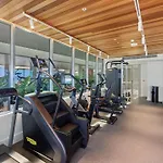 Beachfront Escape Kirra Ocean Views Sleeps 6