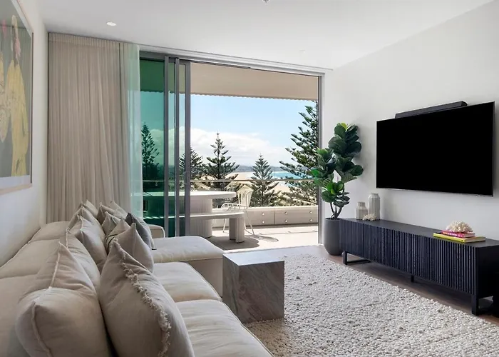 Beachfront Escape Kirra Ocean Views Sleeps 6
