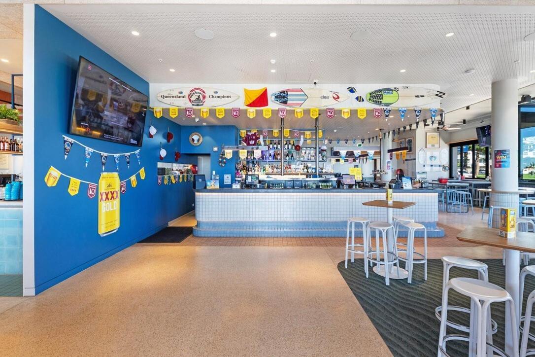 Beachfront Escape Kirra Ocean Views Sleeps 6 *