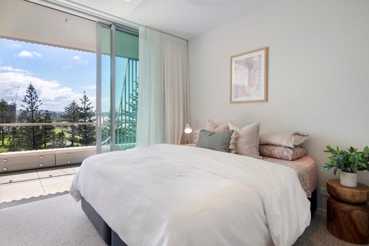 Beachfront Escape Kirra Ocean Views Sleeps 6