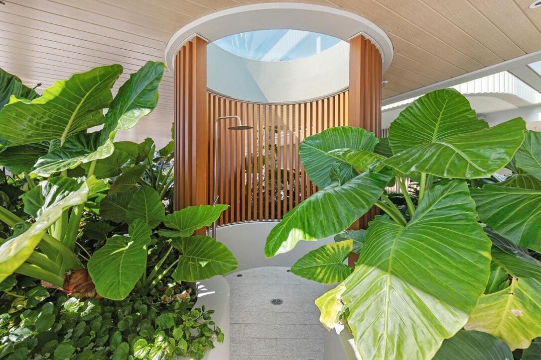 Beachfront Escape Kirra Ocean Views Sleeps 6 Apartment *
