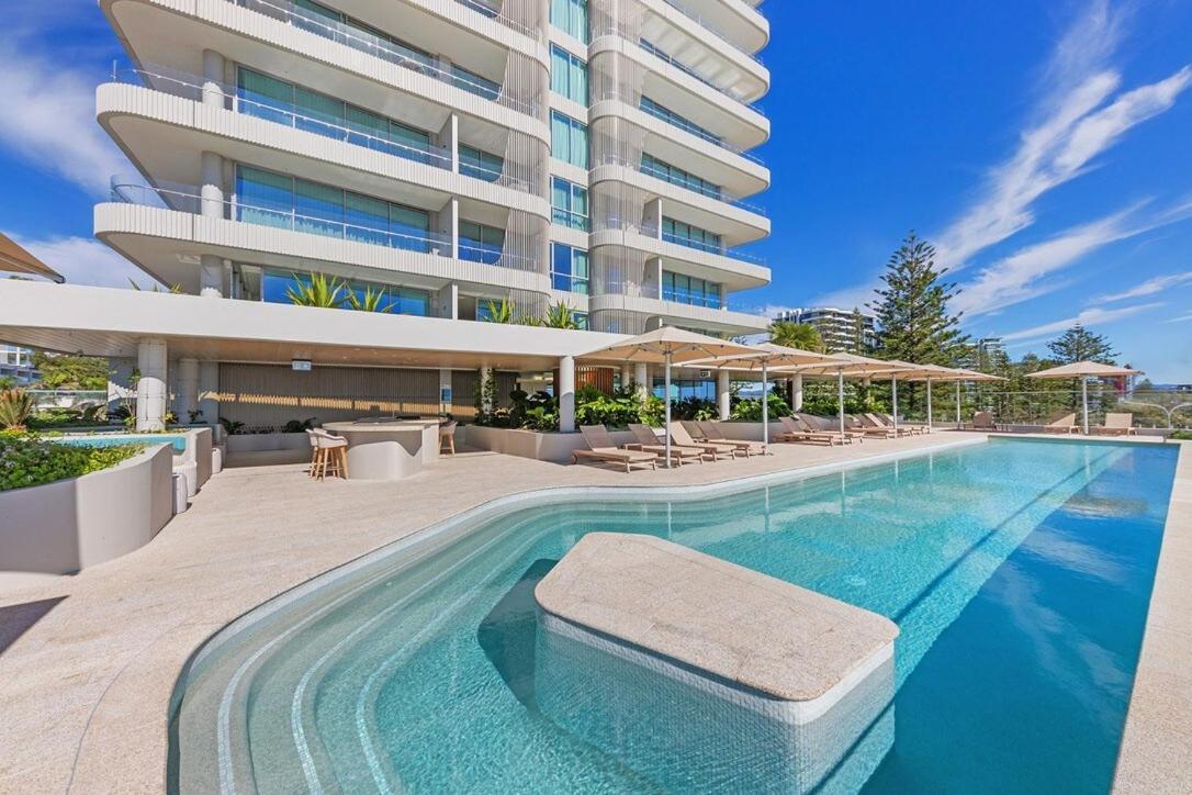 Beachfront Escape Kirra Ocean Views Sleeps 6 * Gold Coast