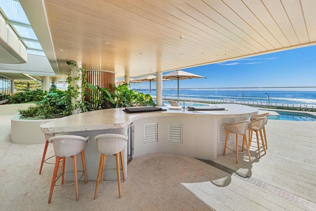 Apartment Beachfront Escape Kirra Ocean Views Sleeps 6