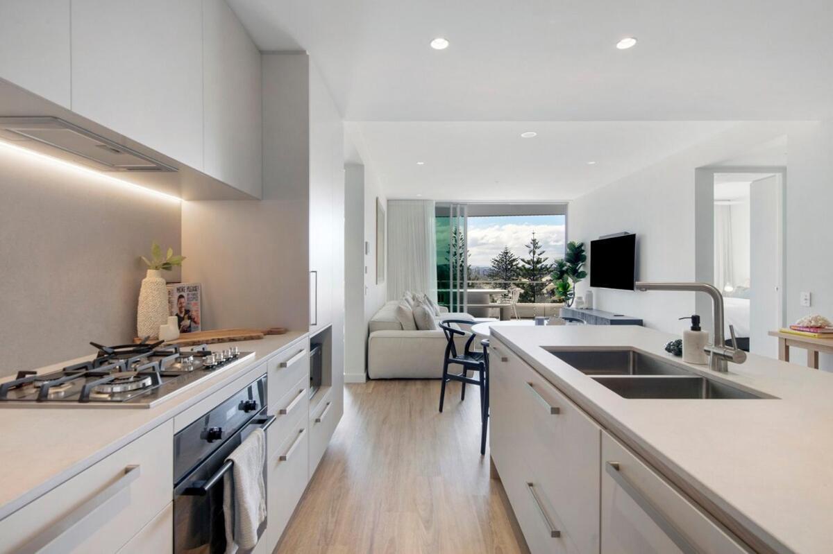 Apartment Beachfront Escape Kirra Ocean Views Sleeps 6