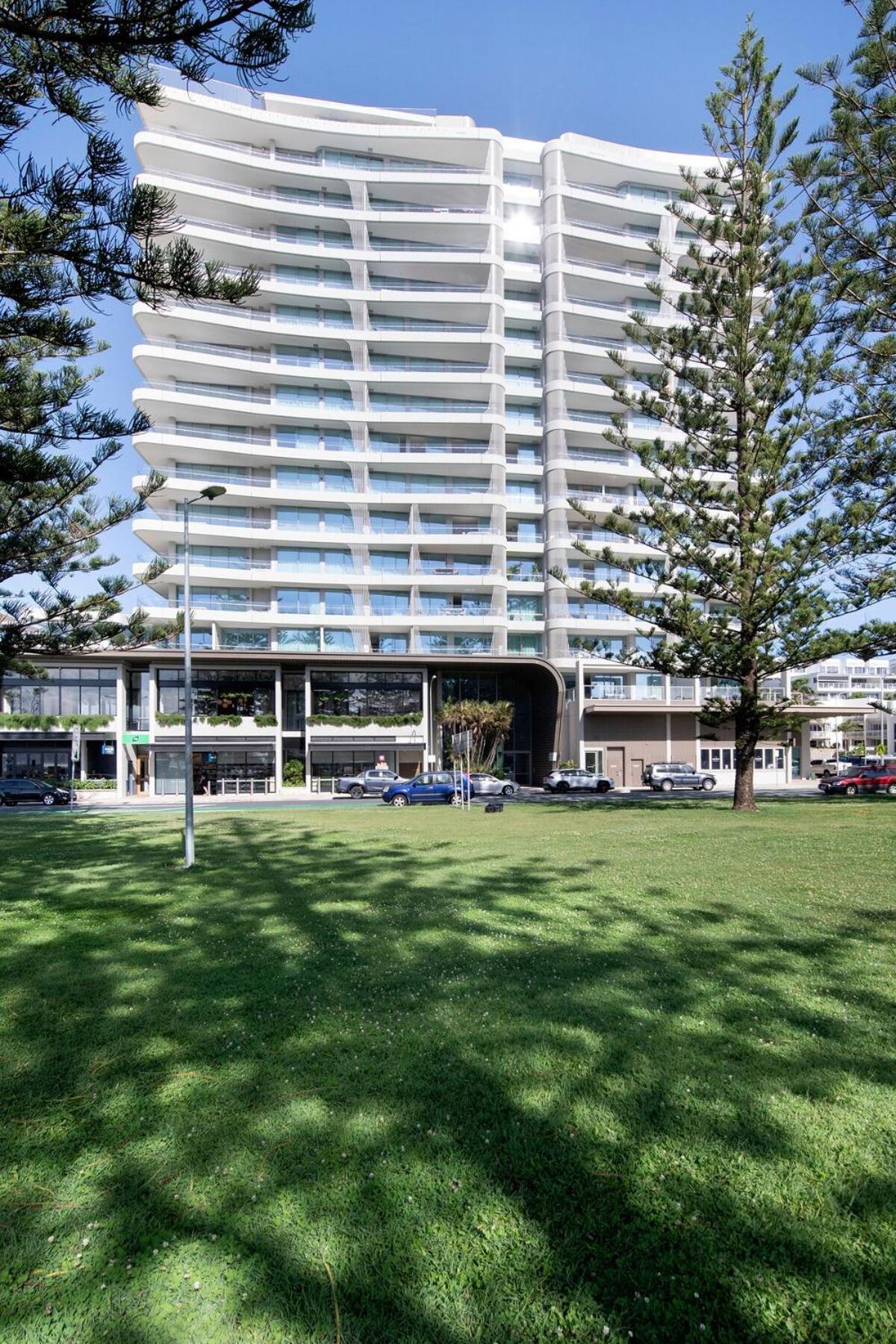 Apartment Beachfront Escape Kirra Ocean Views Sleeps 6 Gold Coast